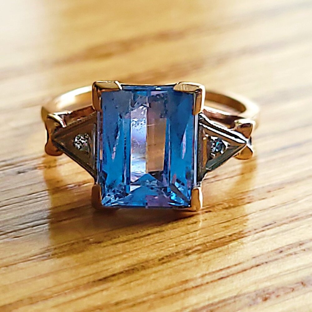 10K Yellow Gold Aquamarine and Diamond Ring